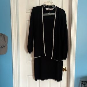Size M sweater suit.
